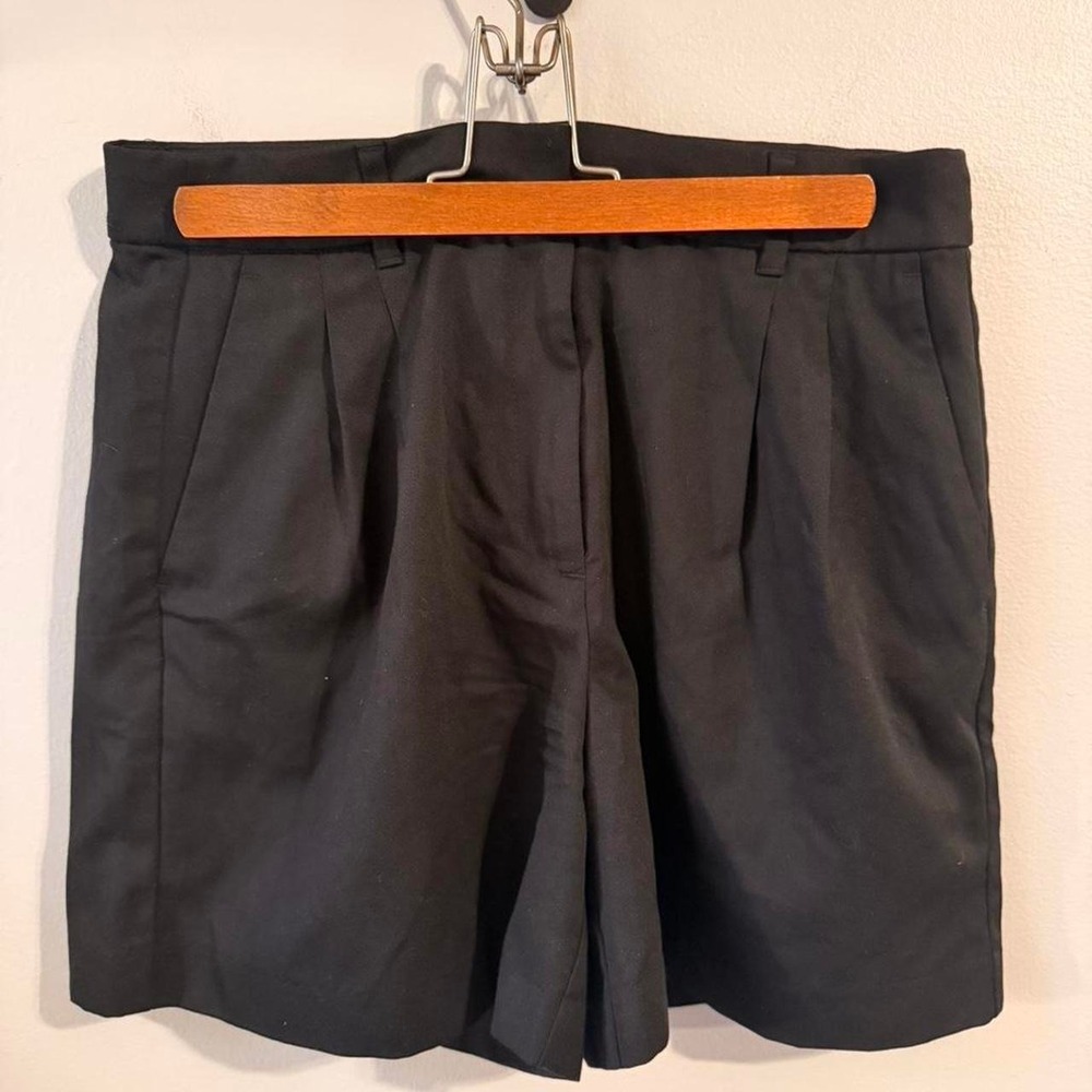 Old Navy black high-waisted Taylor shorts Size S
